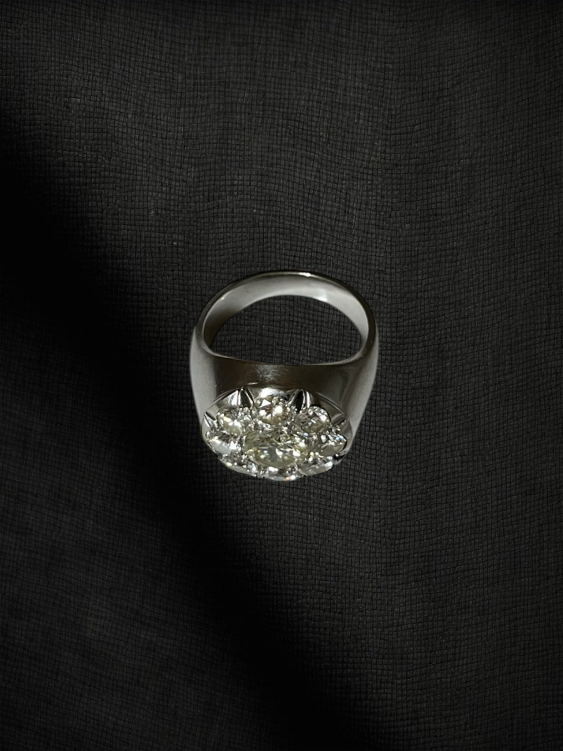 Anello a pavè di diamanti “Il Signore della Luce”