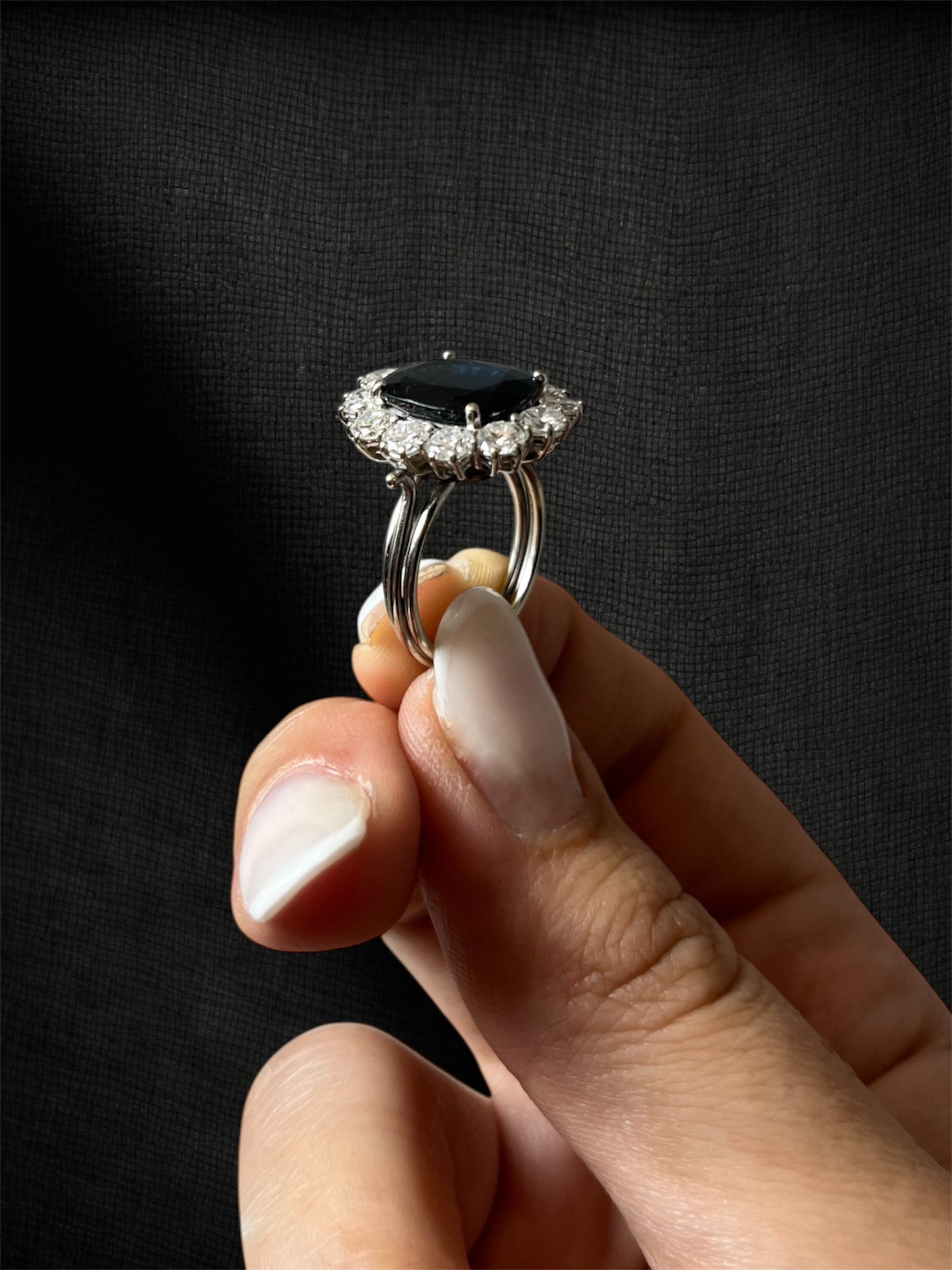 Anello con zaffiro “Cuore dell’Oceano”