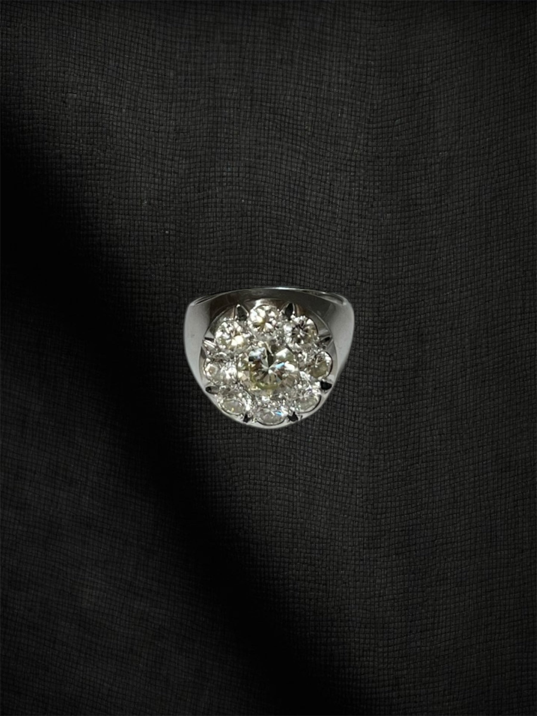 Anello a pavè di diamanti “Il Signore della Luce”